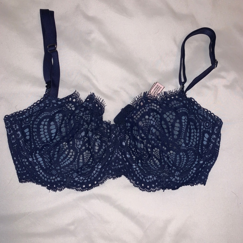 Victoria’s Secret navy blue bra! Sz 32DD